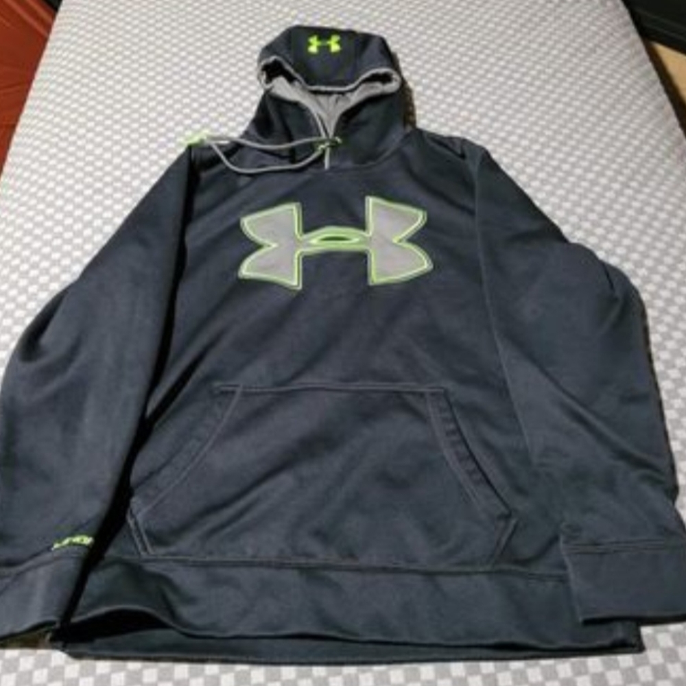Mens Under Armour Hoodie. (Loose Fit)